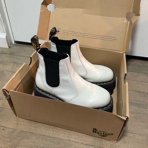 Dr Martens size US 7